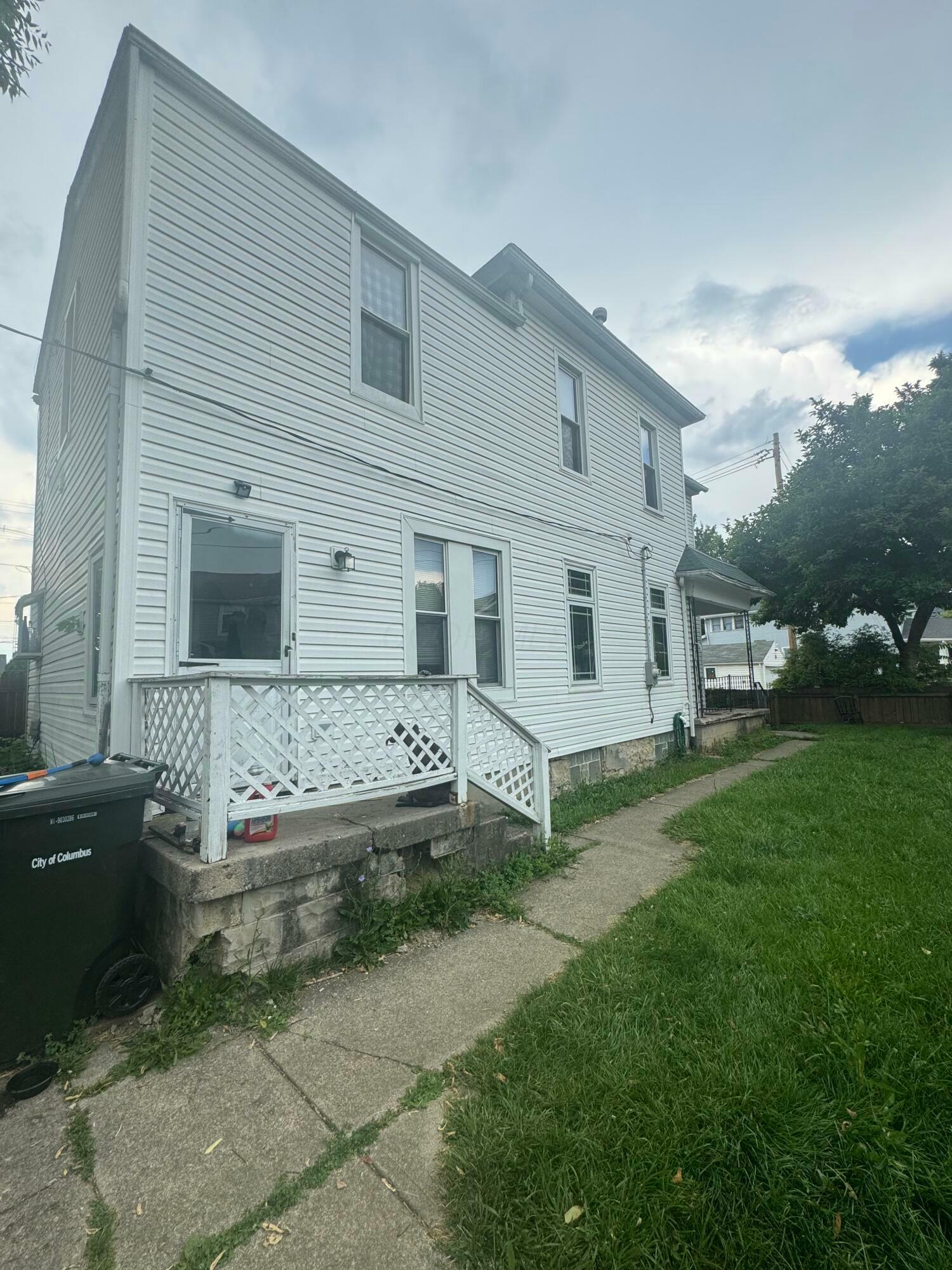 Property Photo: 583 E Columbus Street OH 43206