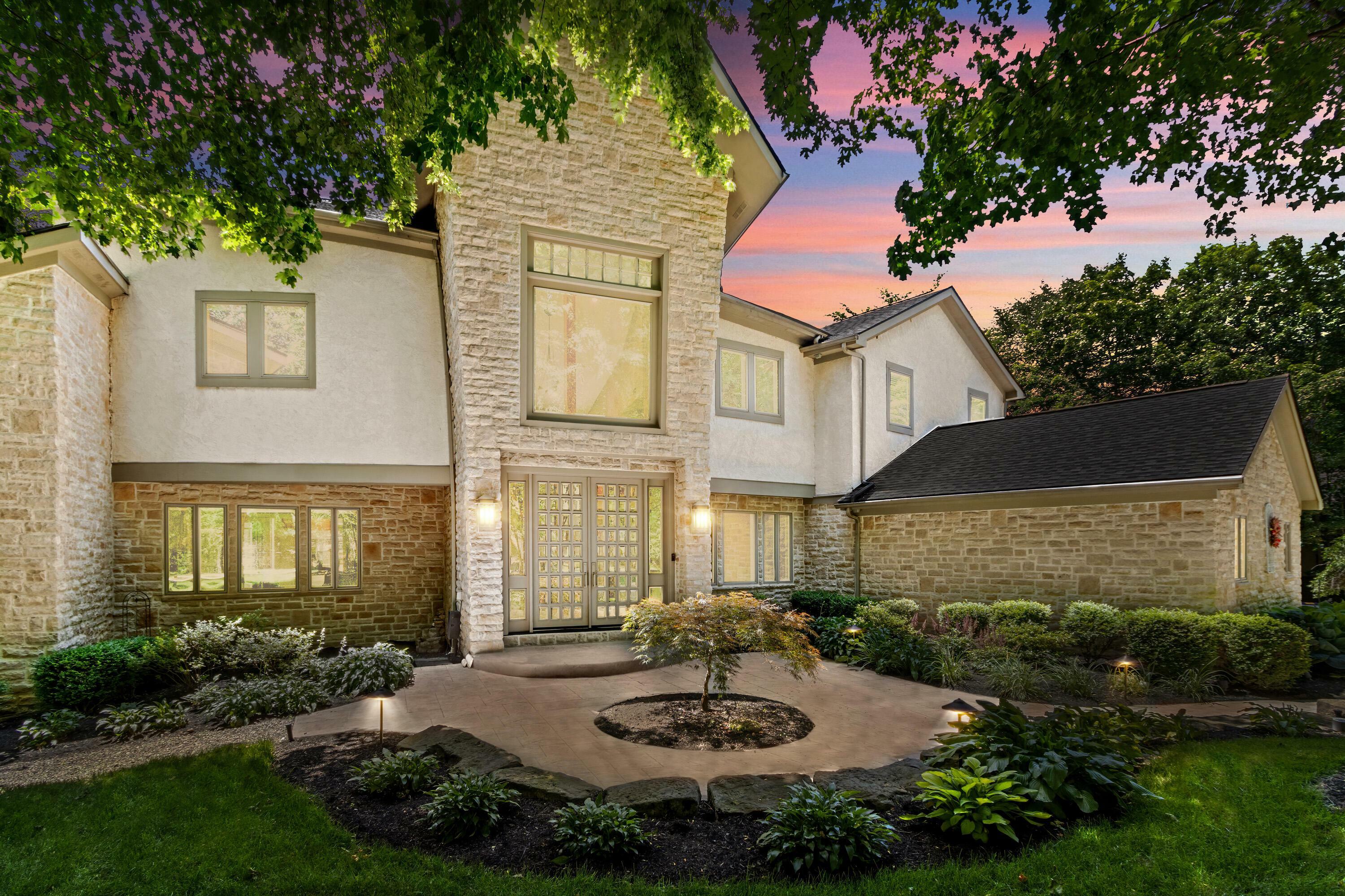 Property Photo: 1967 Woodlands Place OH 43065
