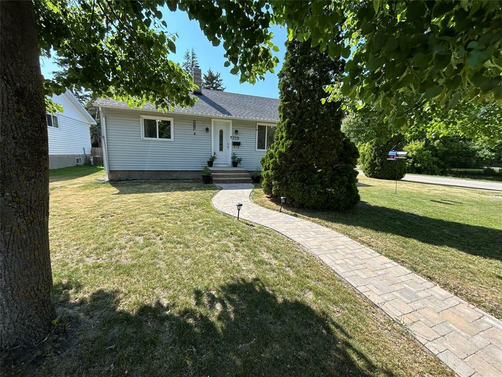 729 Royal Road Road North  Portage La Prairie MB R1N 1W3 photo