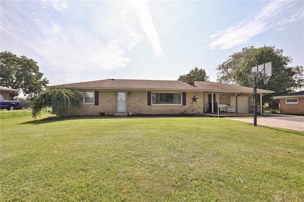 Property Photo: 2536 S Burnett Road OH 45505