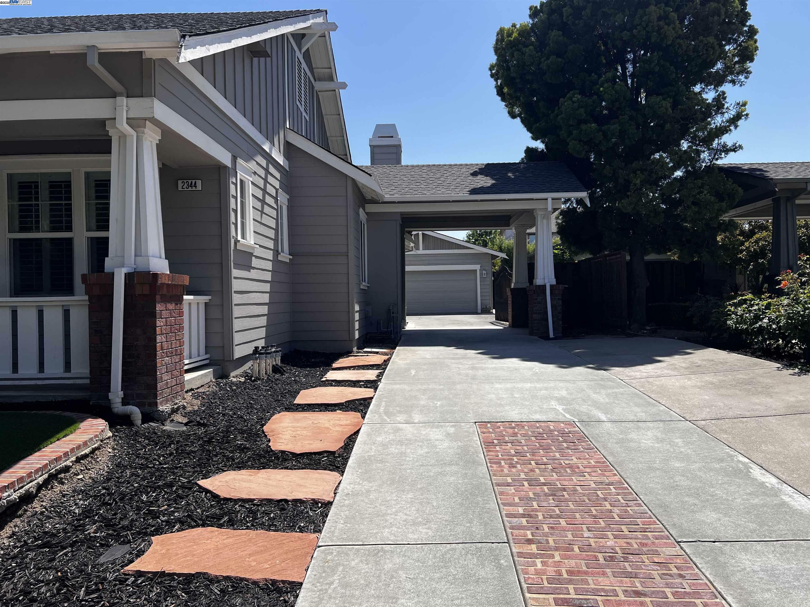Property Photo: 2344 Treadwell St CA 94550