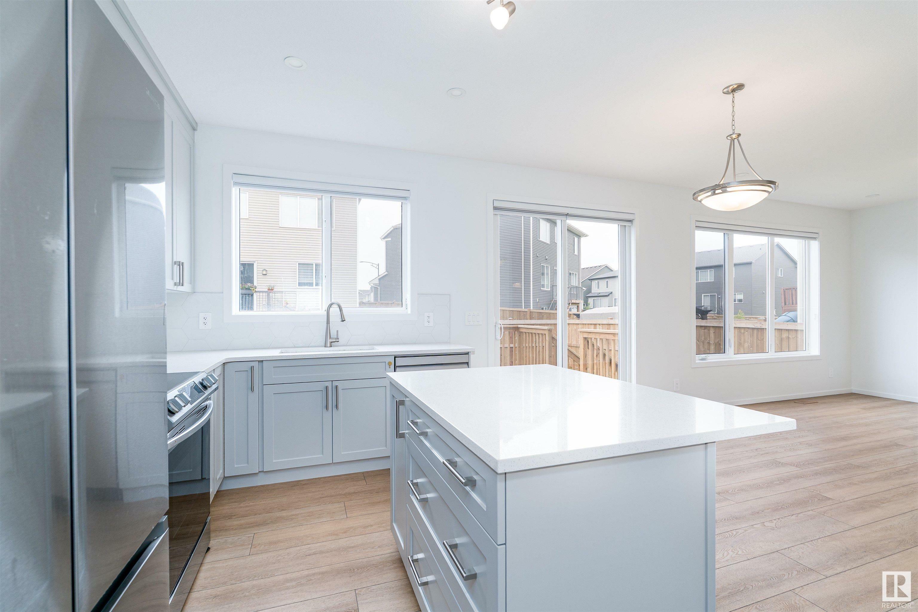 Photo de la propriété: 20614 19A Avenue NW AB T6M 1R6