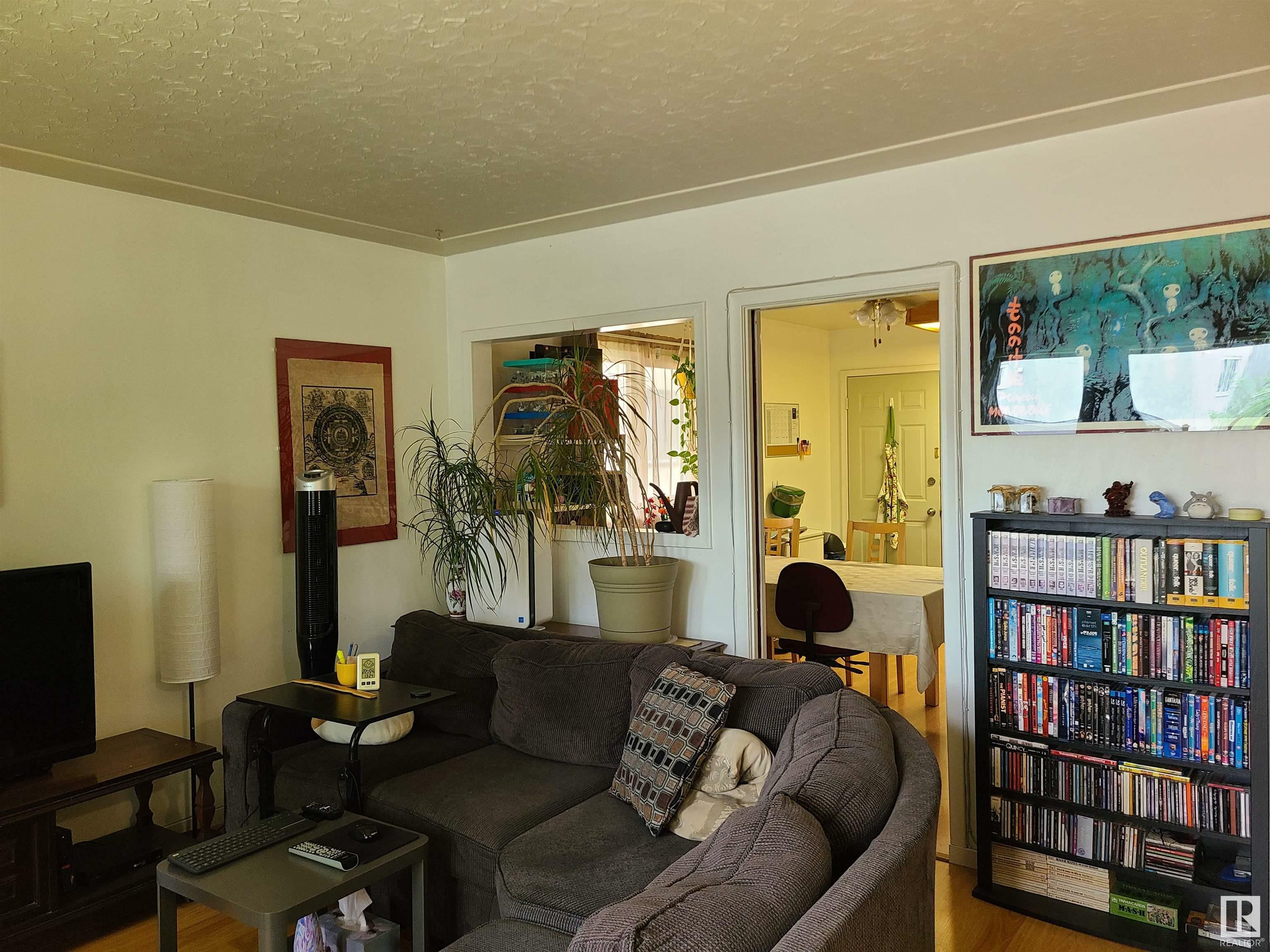 Photo de la propriété: 10115 83 Avenue NW AB T6E 2C5