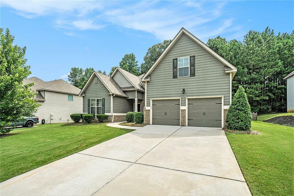 Property Photo: 211 Ledford Way GA 30132