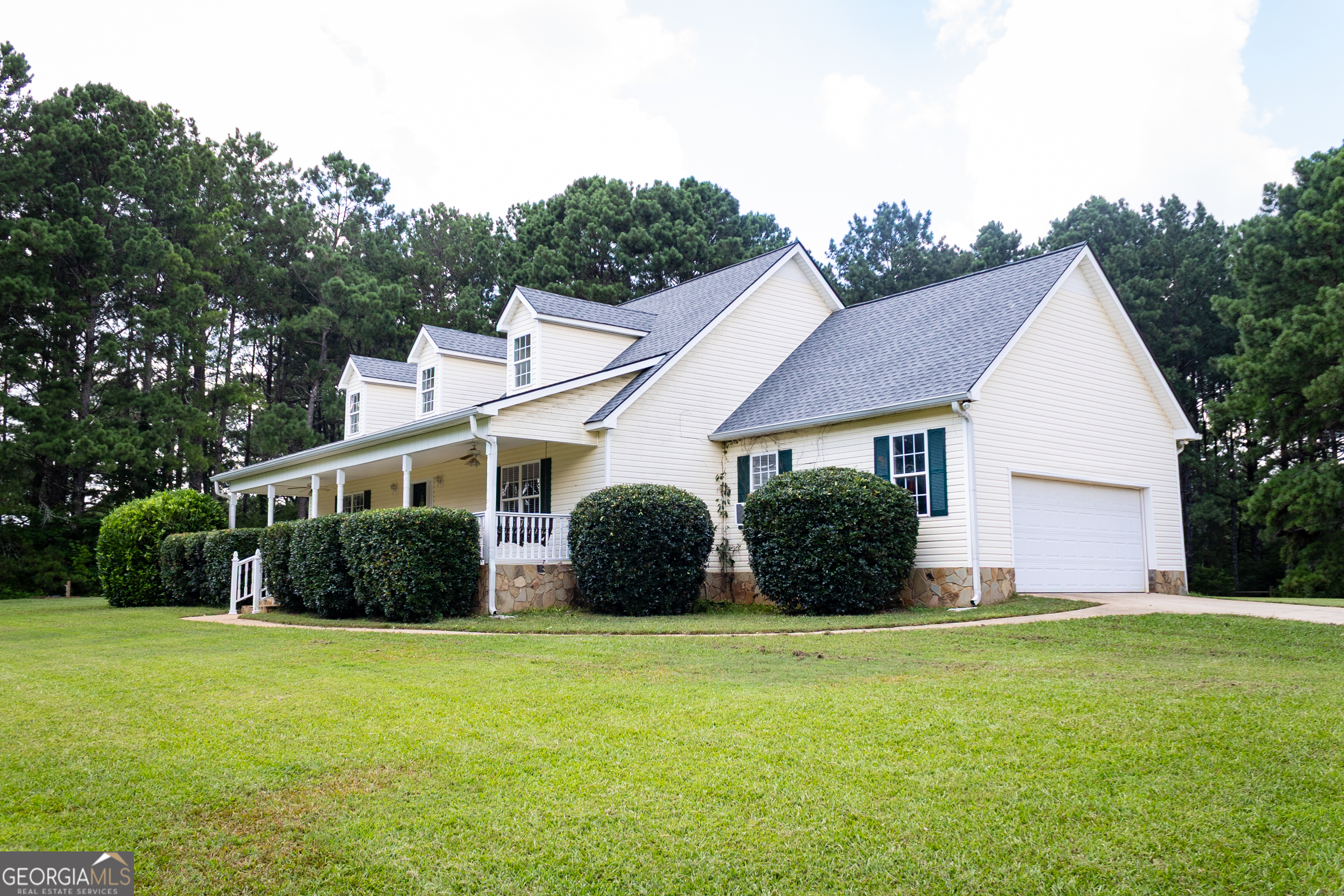 Property Photo: 1927 Highway 16 E GA 30233