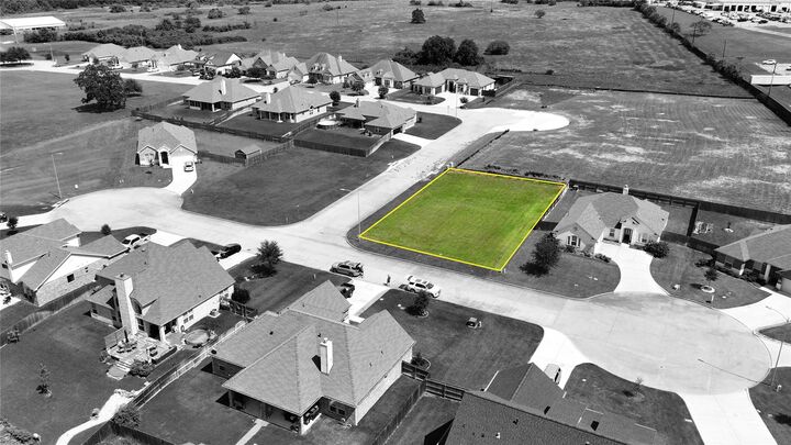 Property Photo: 1707 Twin Oaks Circle TX 77833