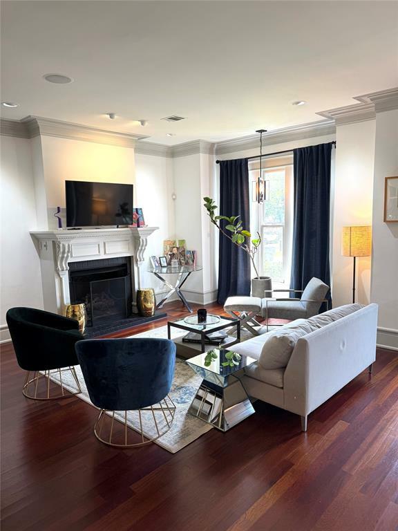 Property Photo: 1325 Ashland Street TX 77008