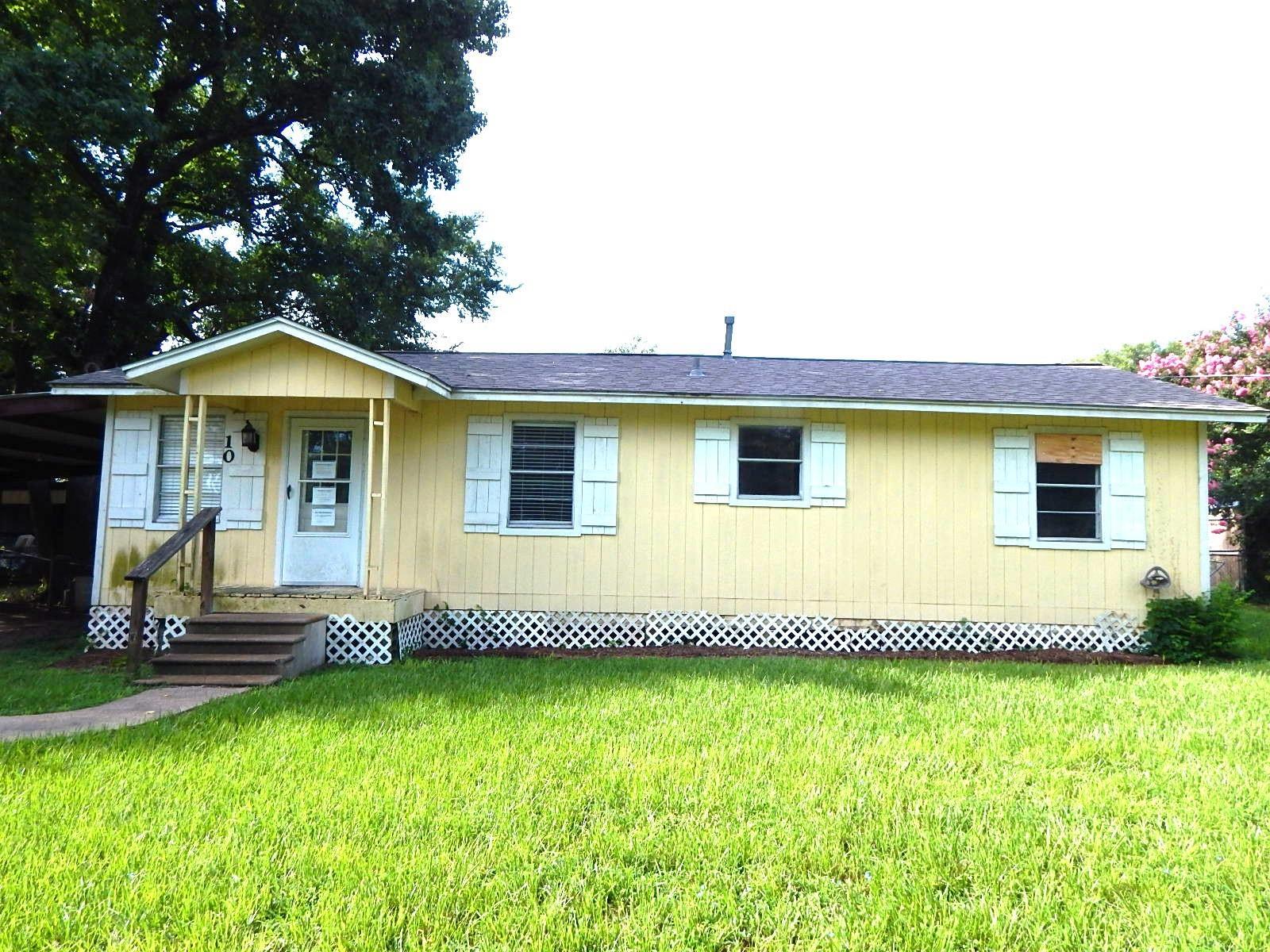 Property Photo: 10 E Watson Street TX 77378