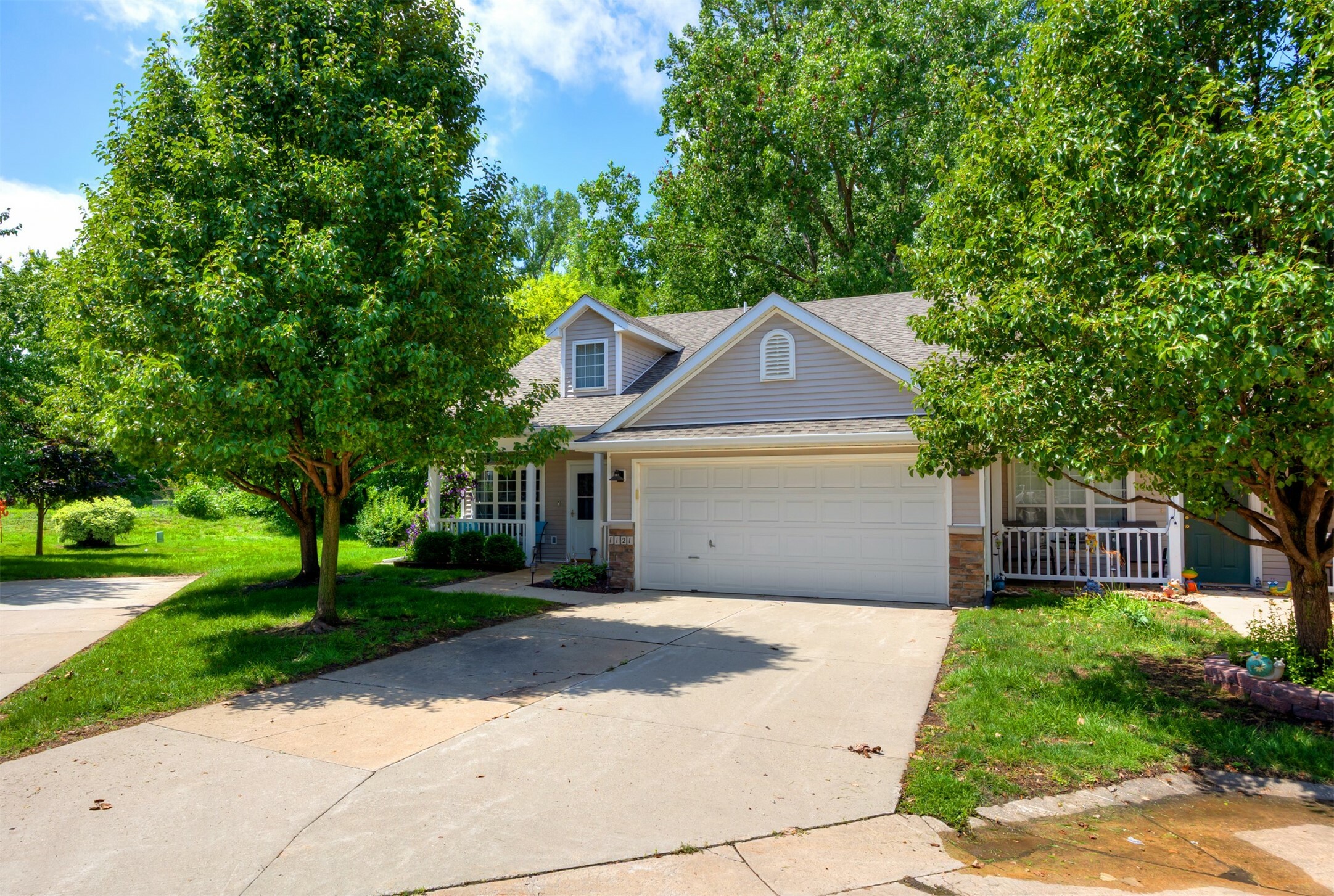 Property Photo: 1121 NW Prairie Ridge Drive IA 50023