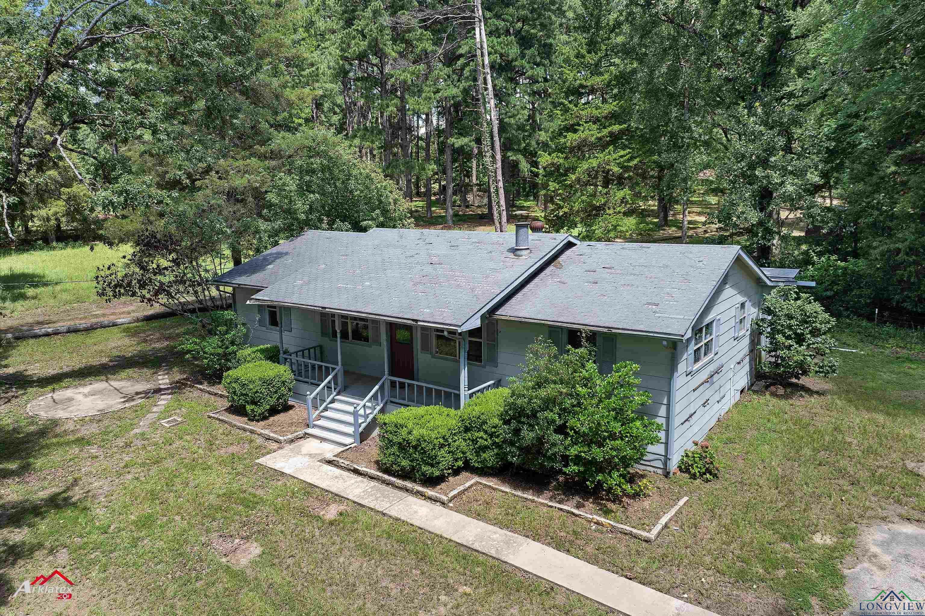 Property Photo:  508 W Country Club Rd.  TX 75605 