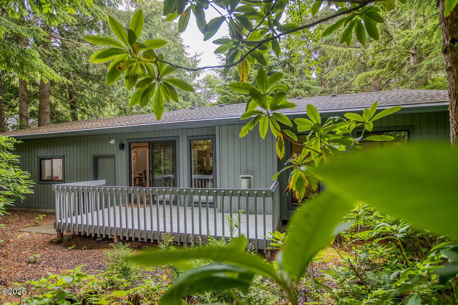 Property Photo: 120 SW The Pines OR 97341