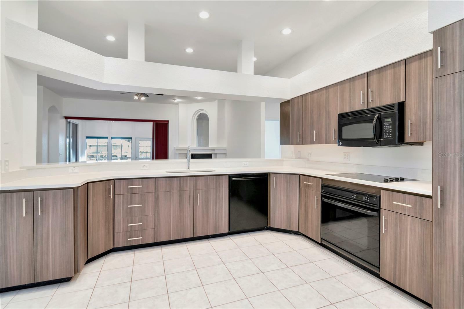 Property Photo:  211 Arlington Avenue E  FL 34677 