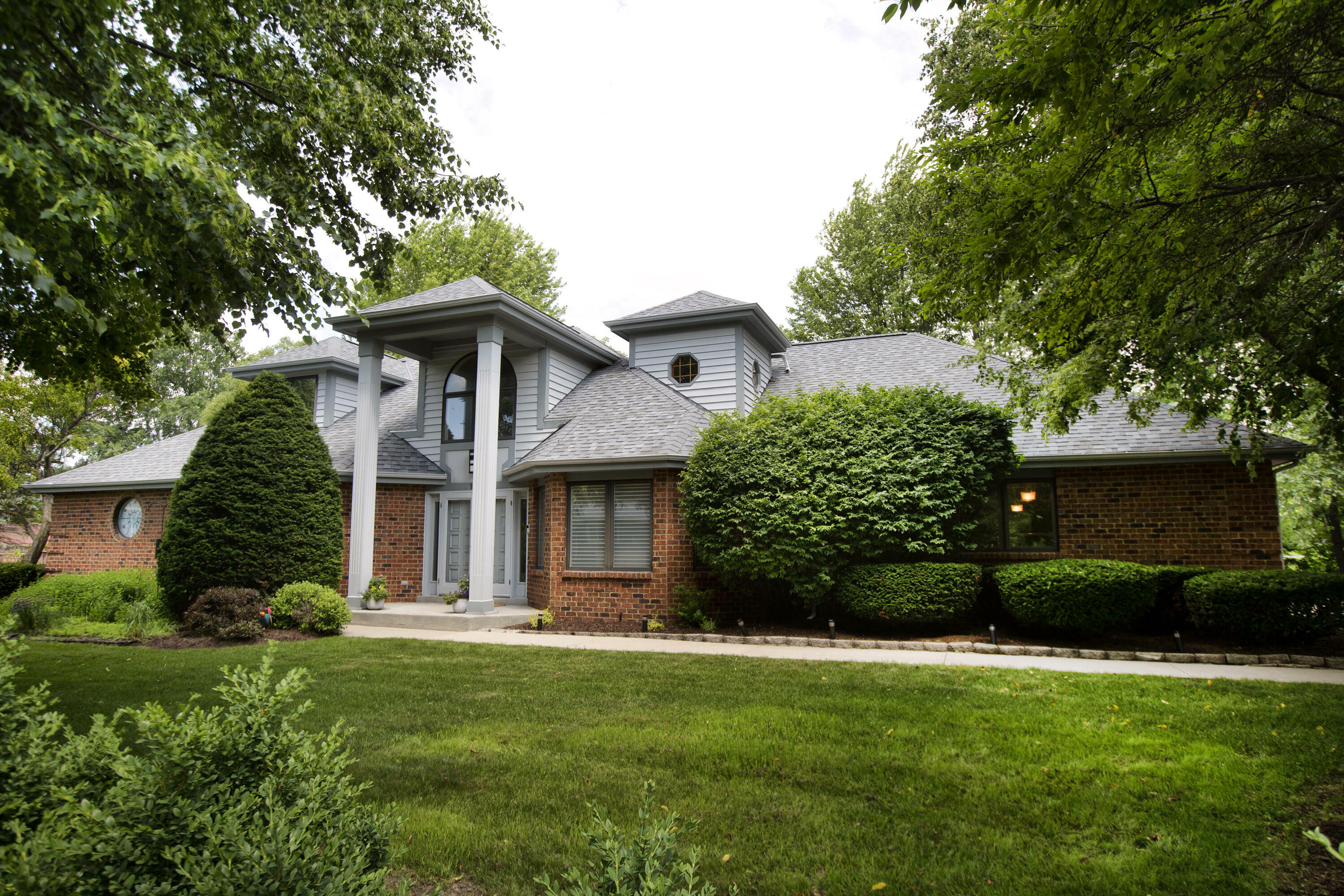 Property Photo: 1844 W Brantwood Ct WI 53209