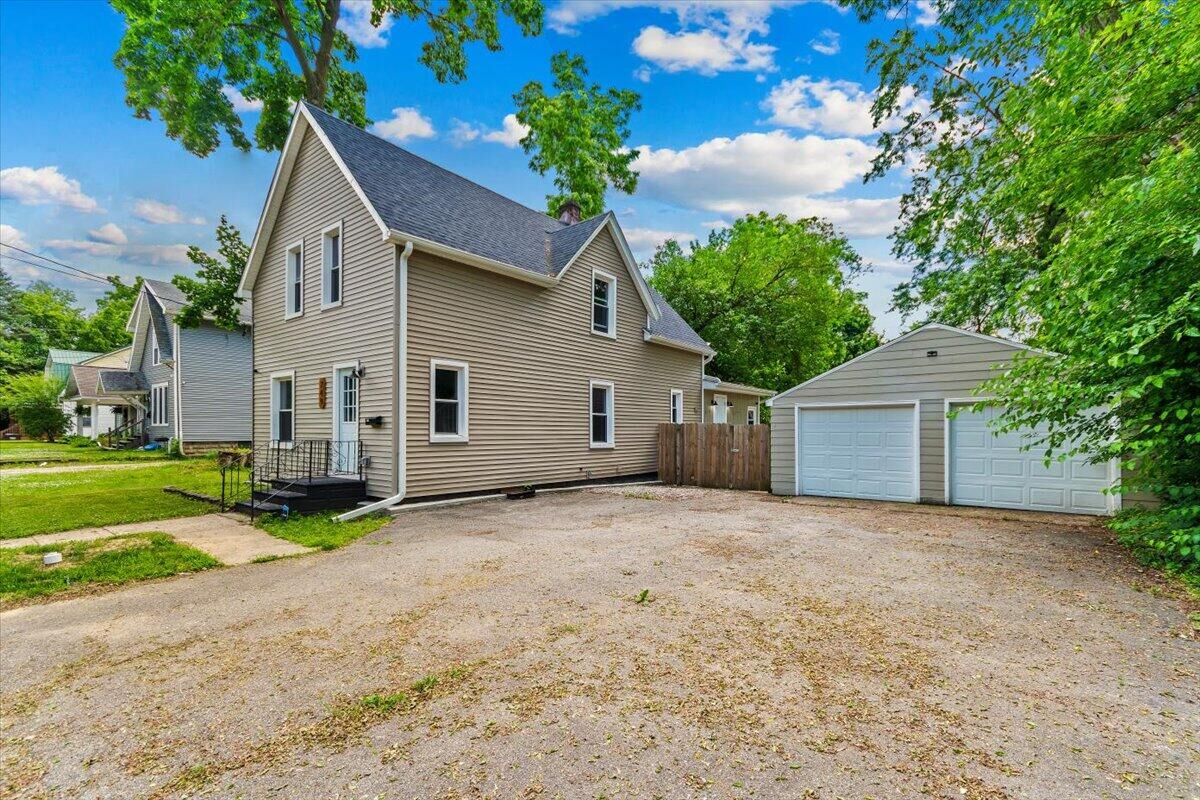 Property Photo:  749 W High Street  MI 49203 