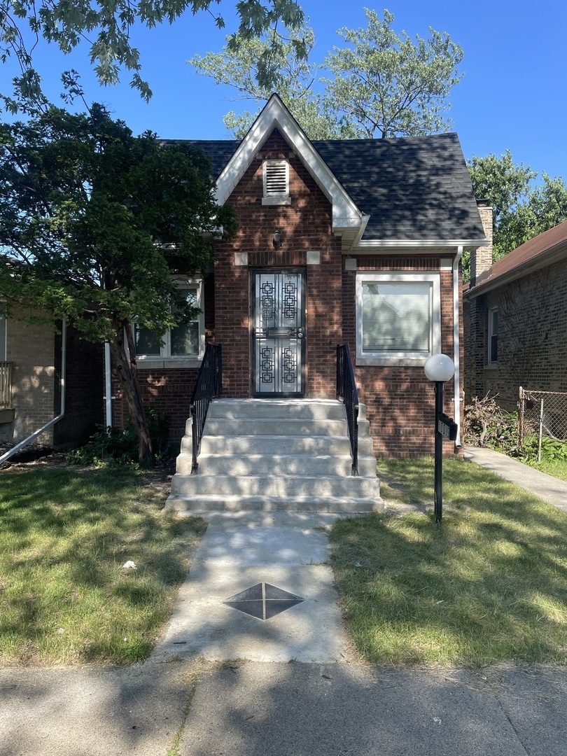 Property Photo: 10015 S Princeton Avenue IL 60628