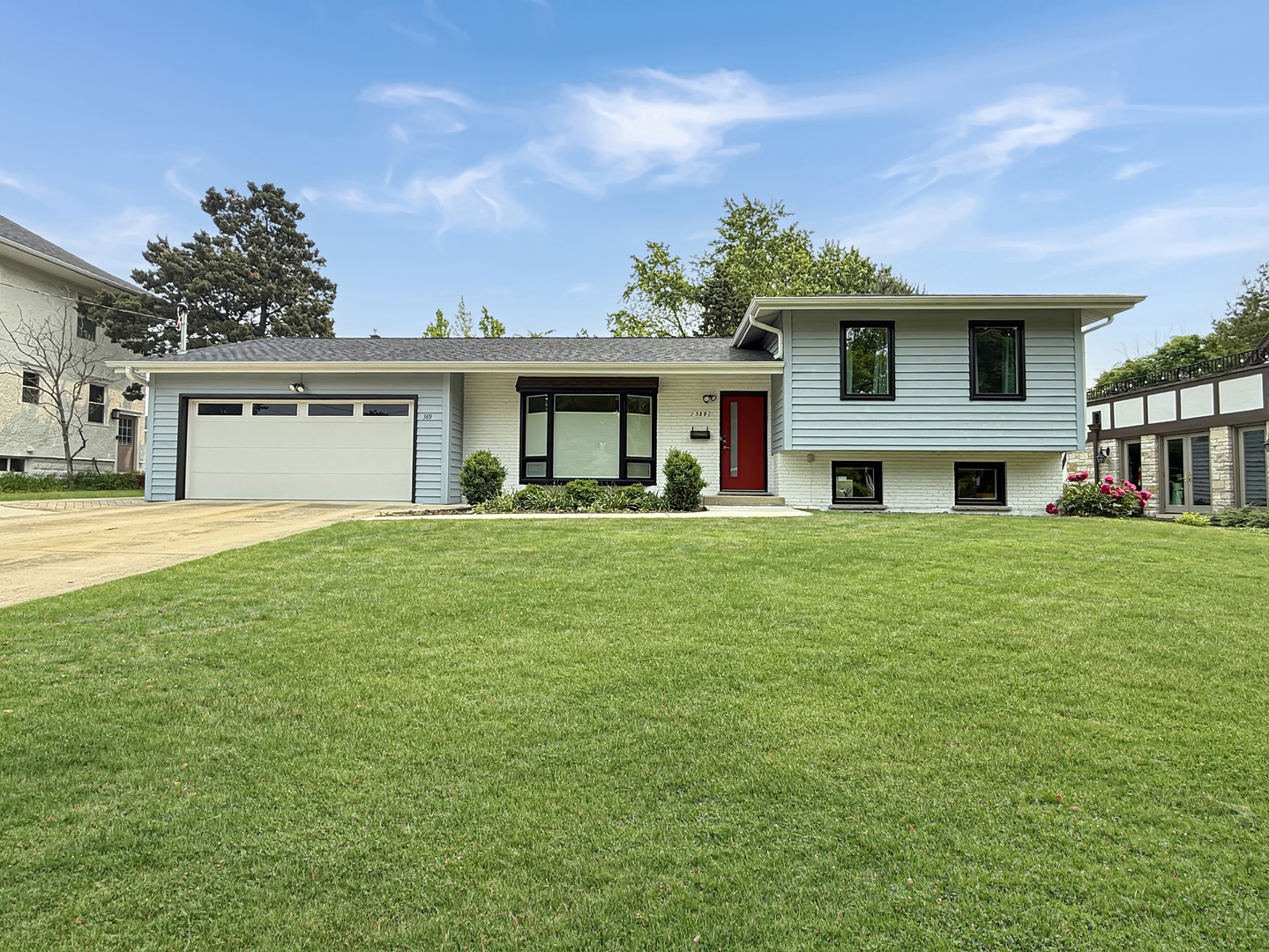 Property Photo: 389 Forest Avenue IL 60137