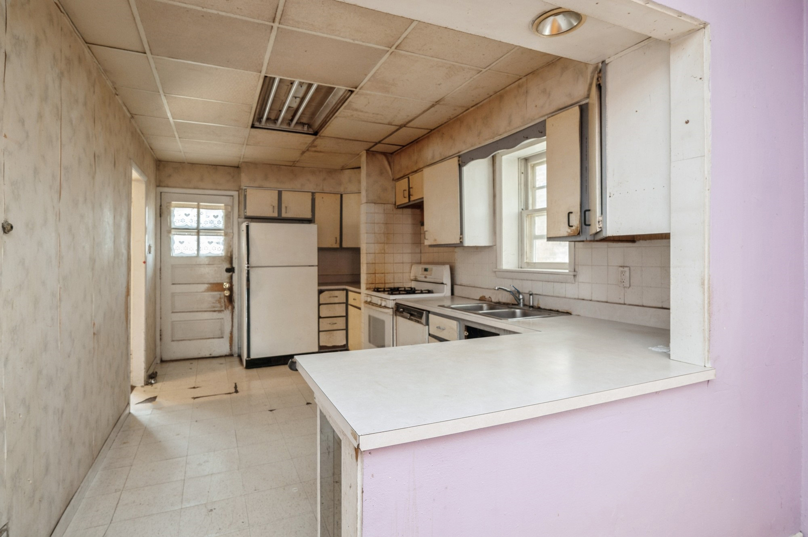 Property Photo: 5747 N Christiana Avenue IL 60659