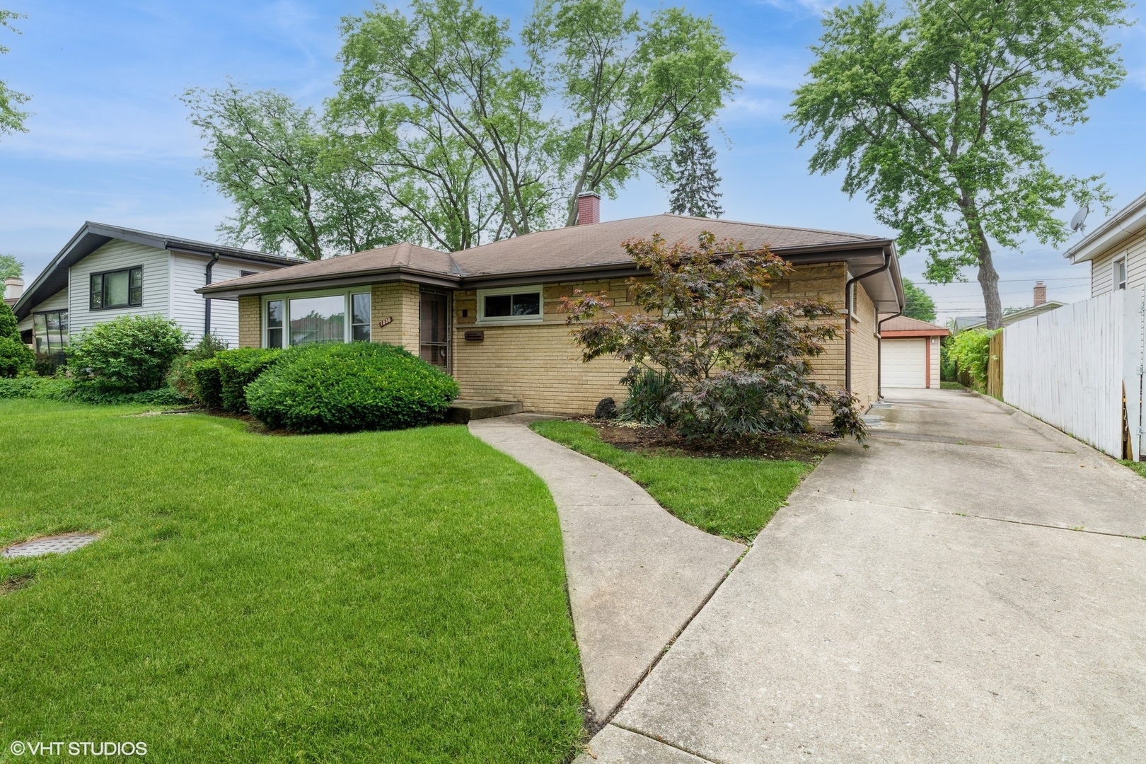 Property Photo: 1036 Perda Lane IL 60016