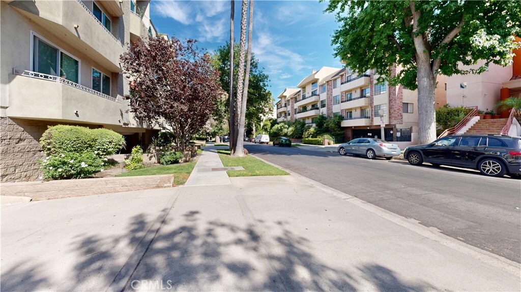 Property Photo:  14569 Benefit Street 102  CA 91403 