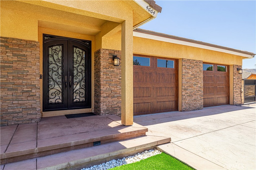 Property Photo: 4664 Quartz Hill Road CA 93536