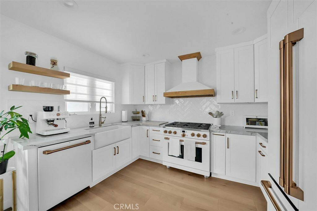 Property Photo: 333 La Verne Avenue CA 90803