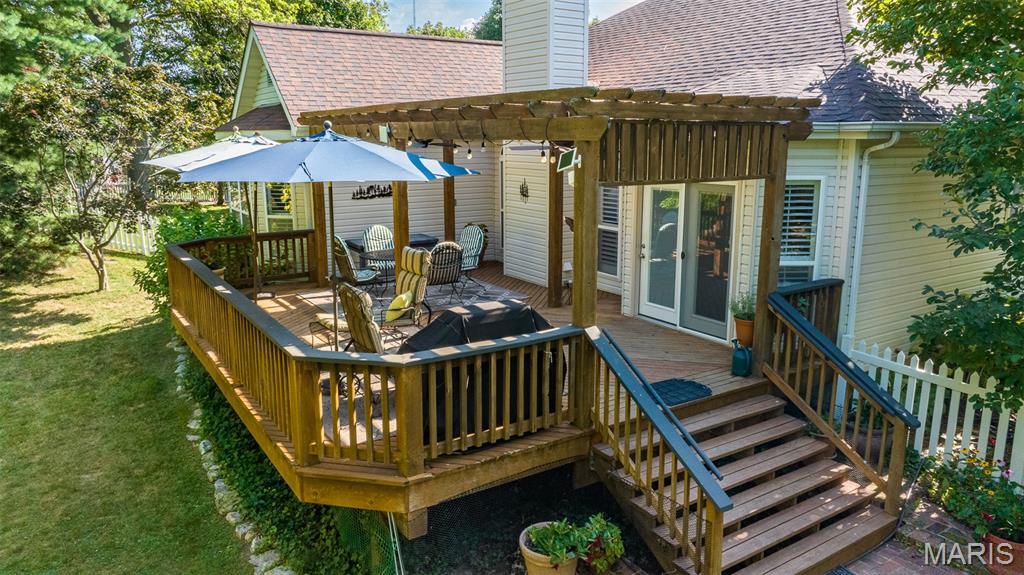 Property Photo: 1168 Oak Knoll Manor Court MO 63119