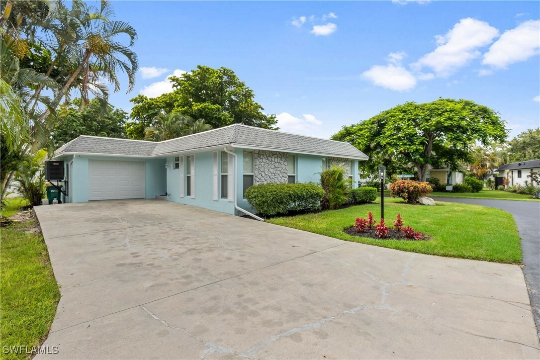 Property Photo: 200 Georgetown Boulevard 2-30 FL 34112