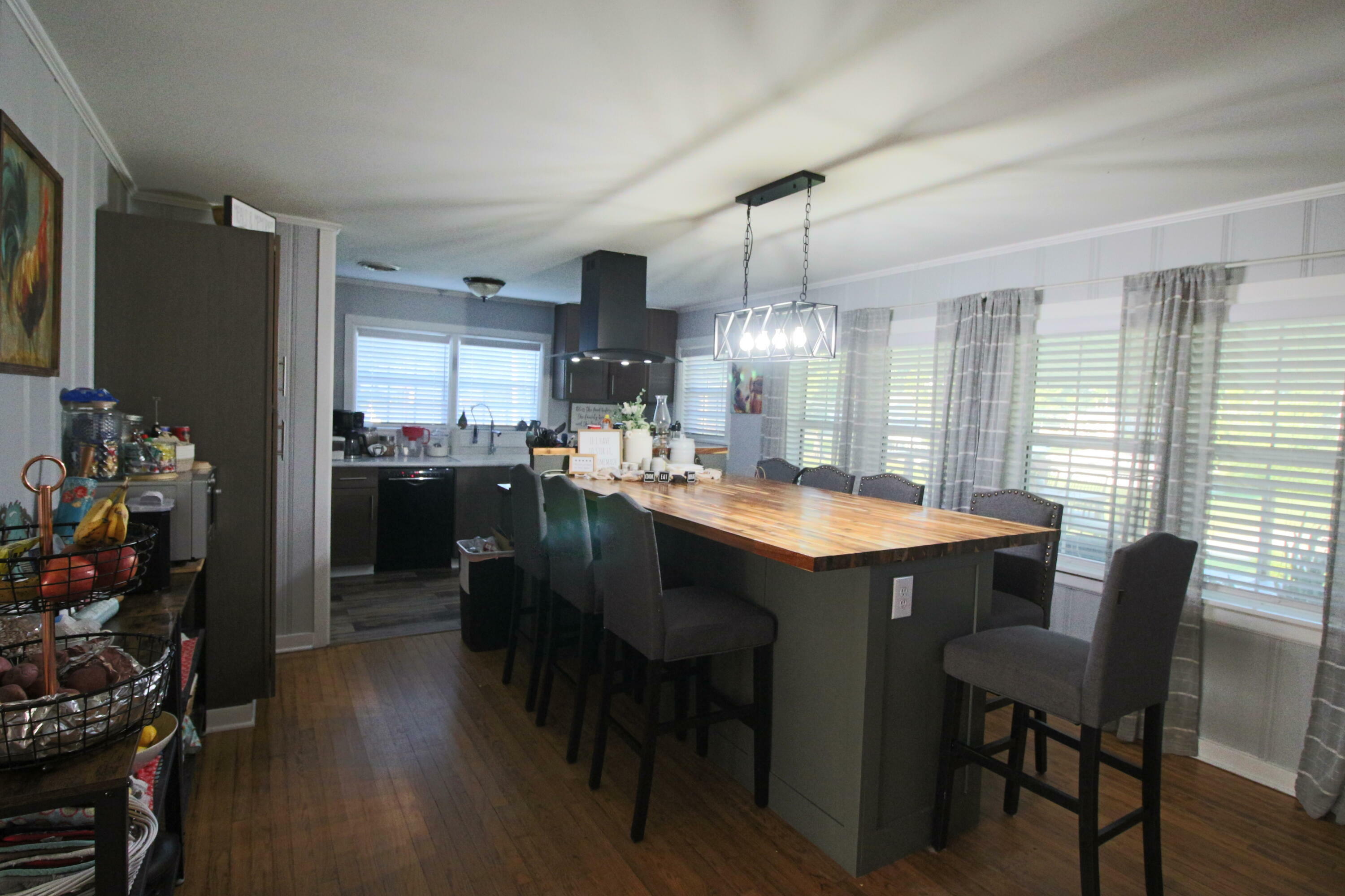 Property Photo:  200 North Oak Street  MS 38852 
