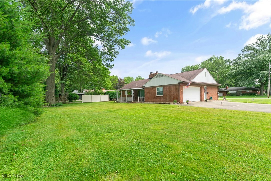Property Photo: 262 Marwood Drive SE OH 44484