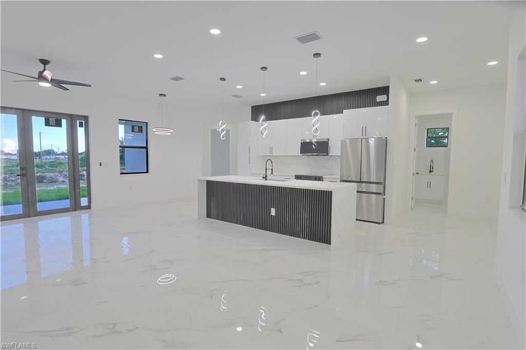 Property Photo: 3103 Vilma Ave S FL 33976