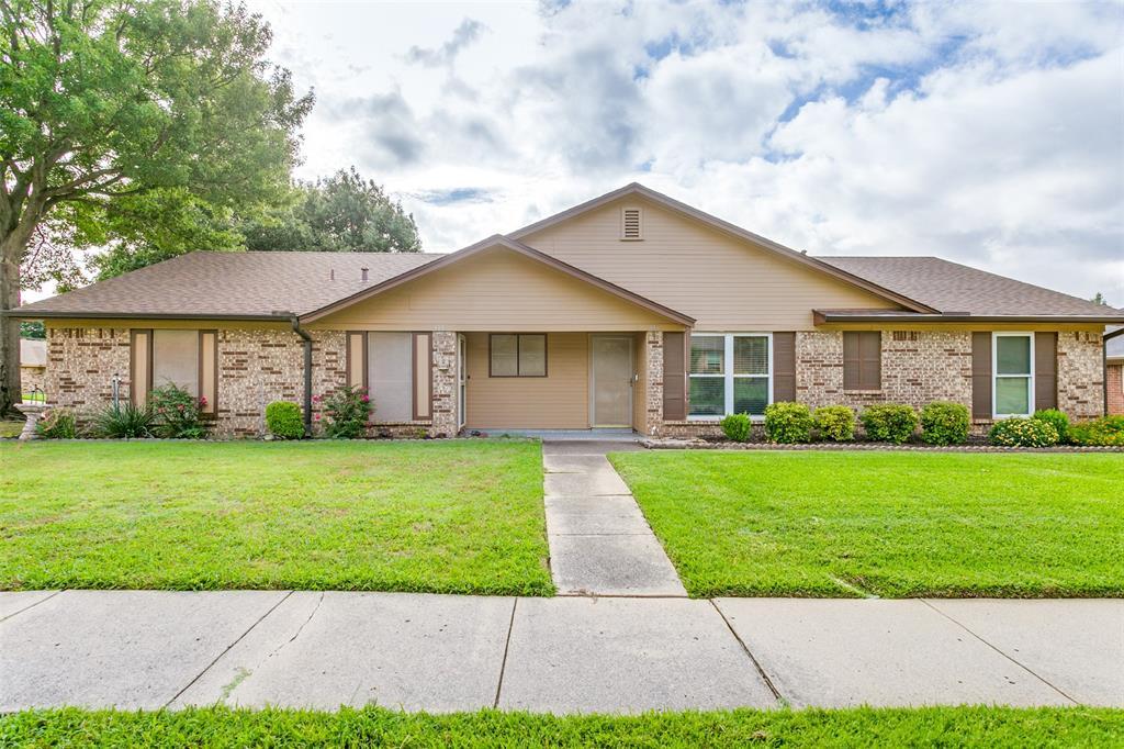 Property Photo: 818 Blessing Creek Drive TX 76039