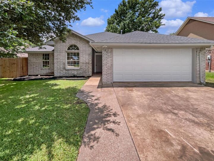 Property Photo: 122 Driftwood Lane TX 75165