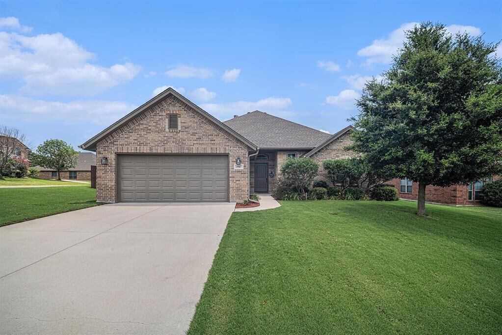 Property Photo: 1917 Bay Laurel Drive TX 76086