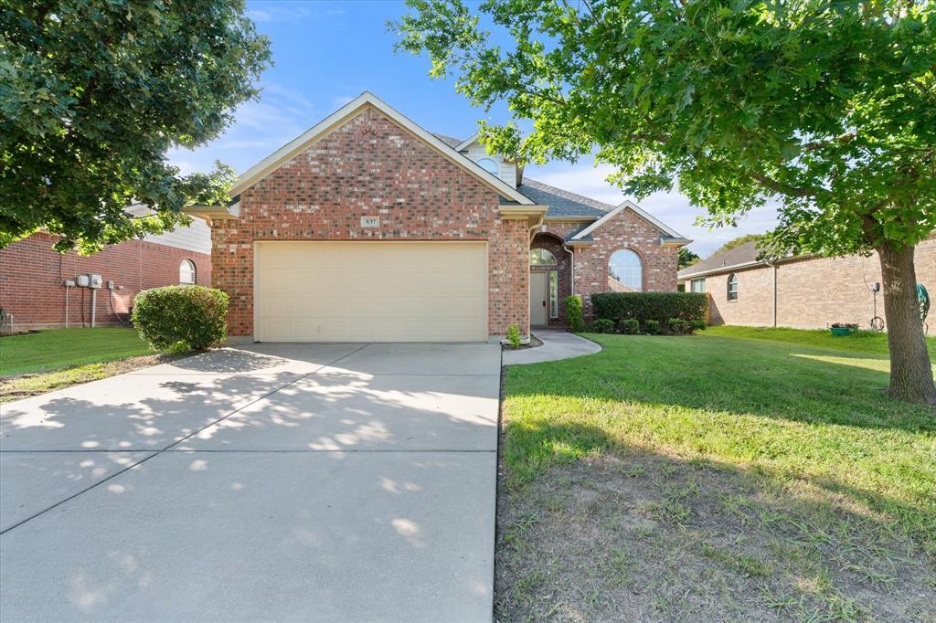 837 Pebblecreek Drive  Burleson TX 76028 photo