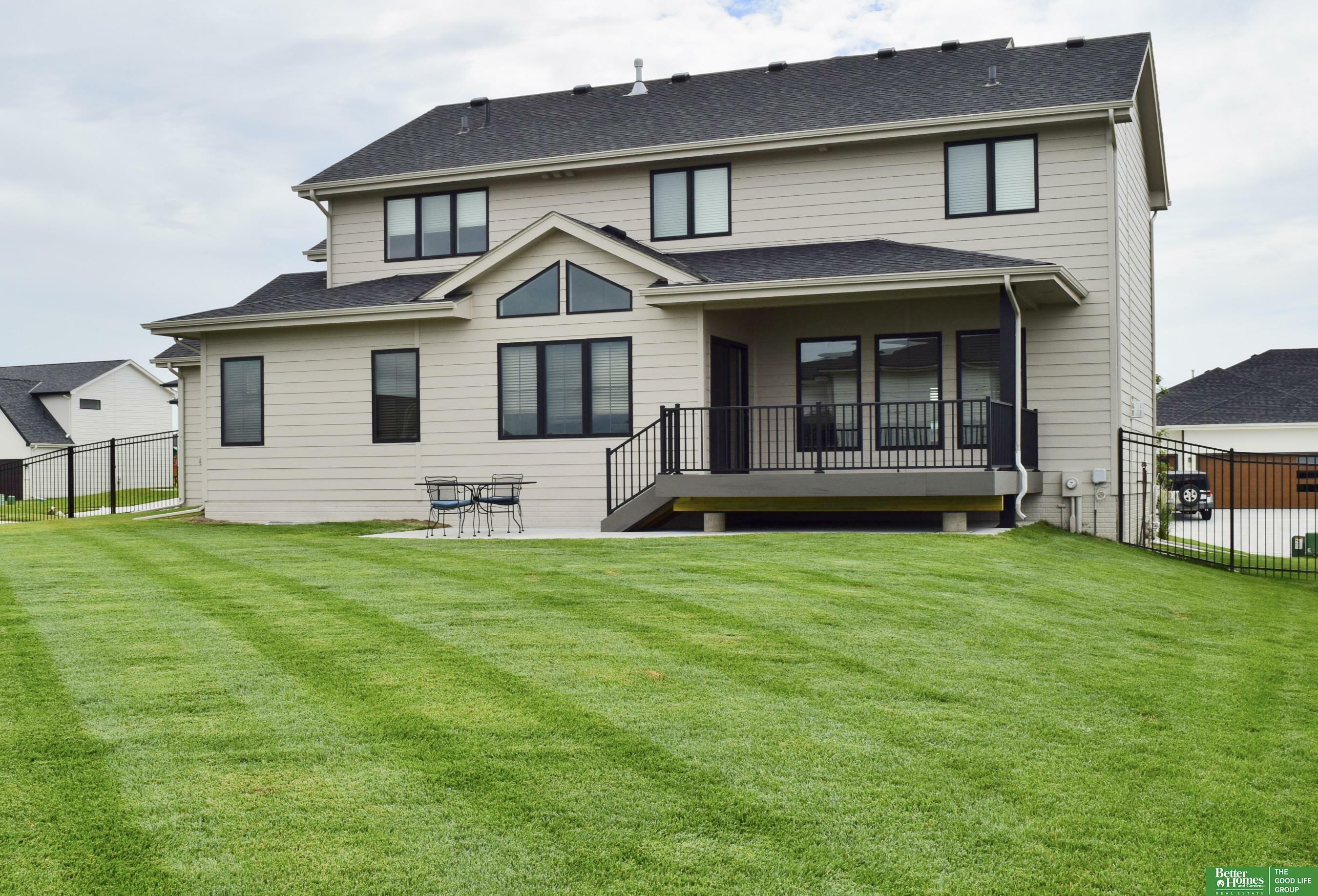 Property Photo: 3925 S 211 Street NE 68022