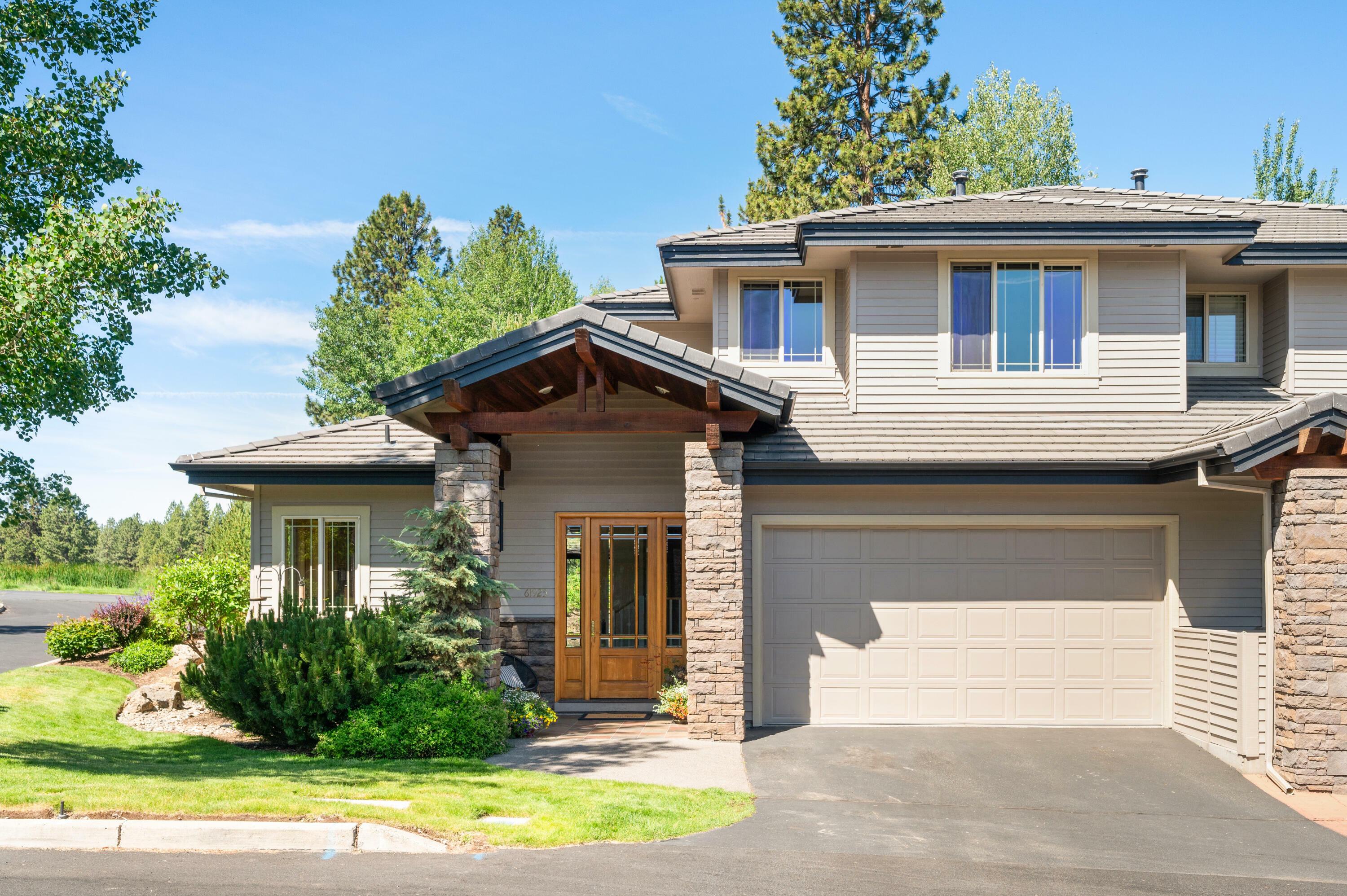 Property Photo: 61925 Broken Top Drive OR 97702
