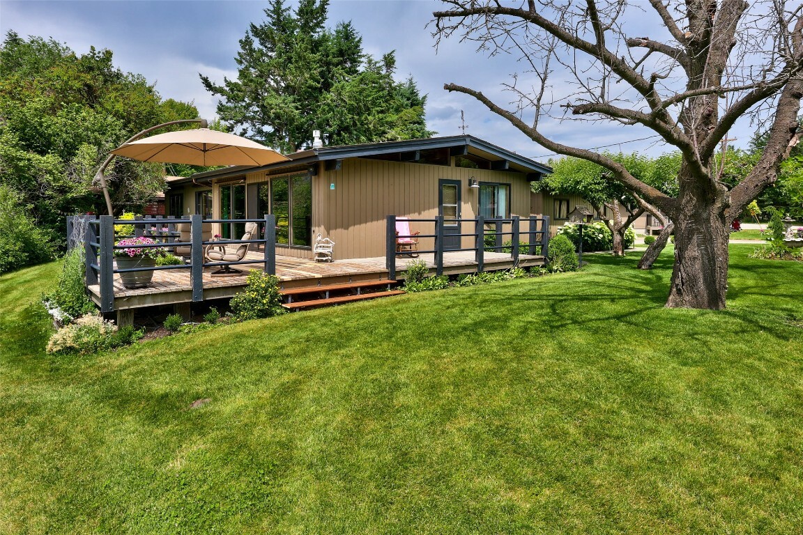 Property Photo: 5857 Vla Road BC V0E 1M1