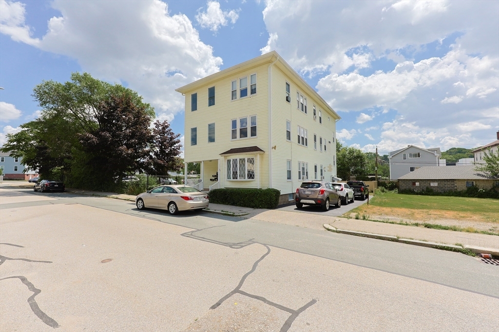64 Chilmark St  Worcester MA 01604 photo