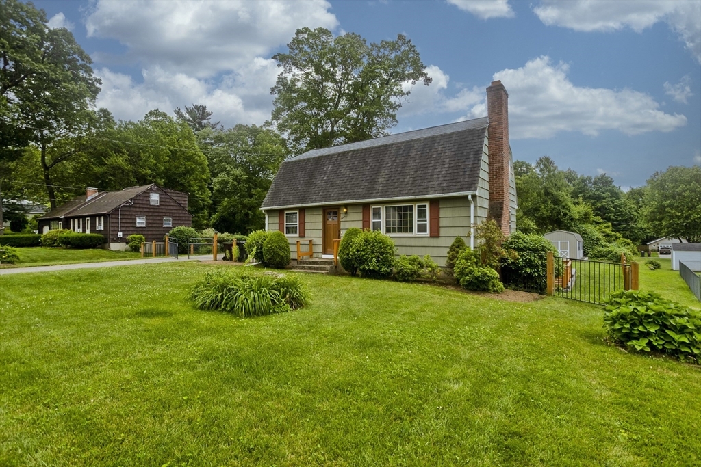 Property Photo: 7 Summit Dr MA 01085