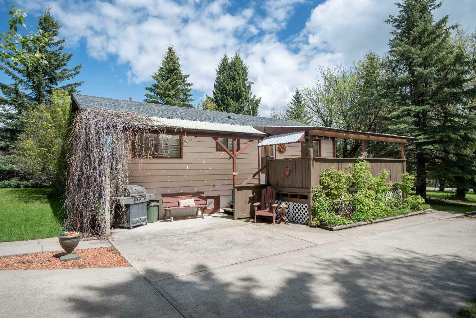 Property Photo: 12 Parkland Boulevard AB T0C 2J0