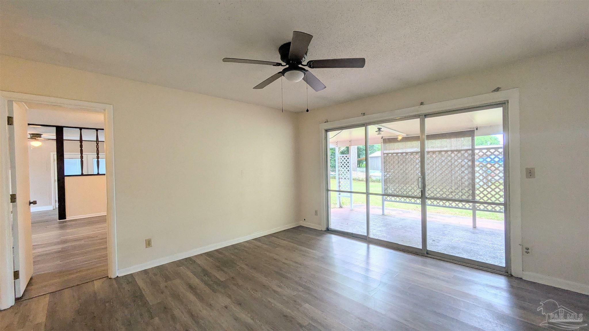 Property Photo: 1025 Revere Dr FL 32505