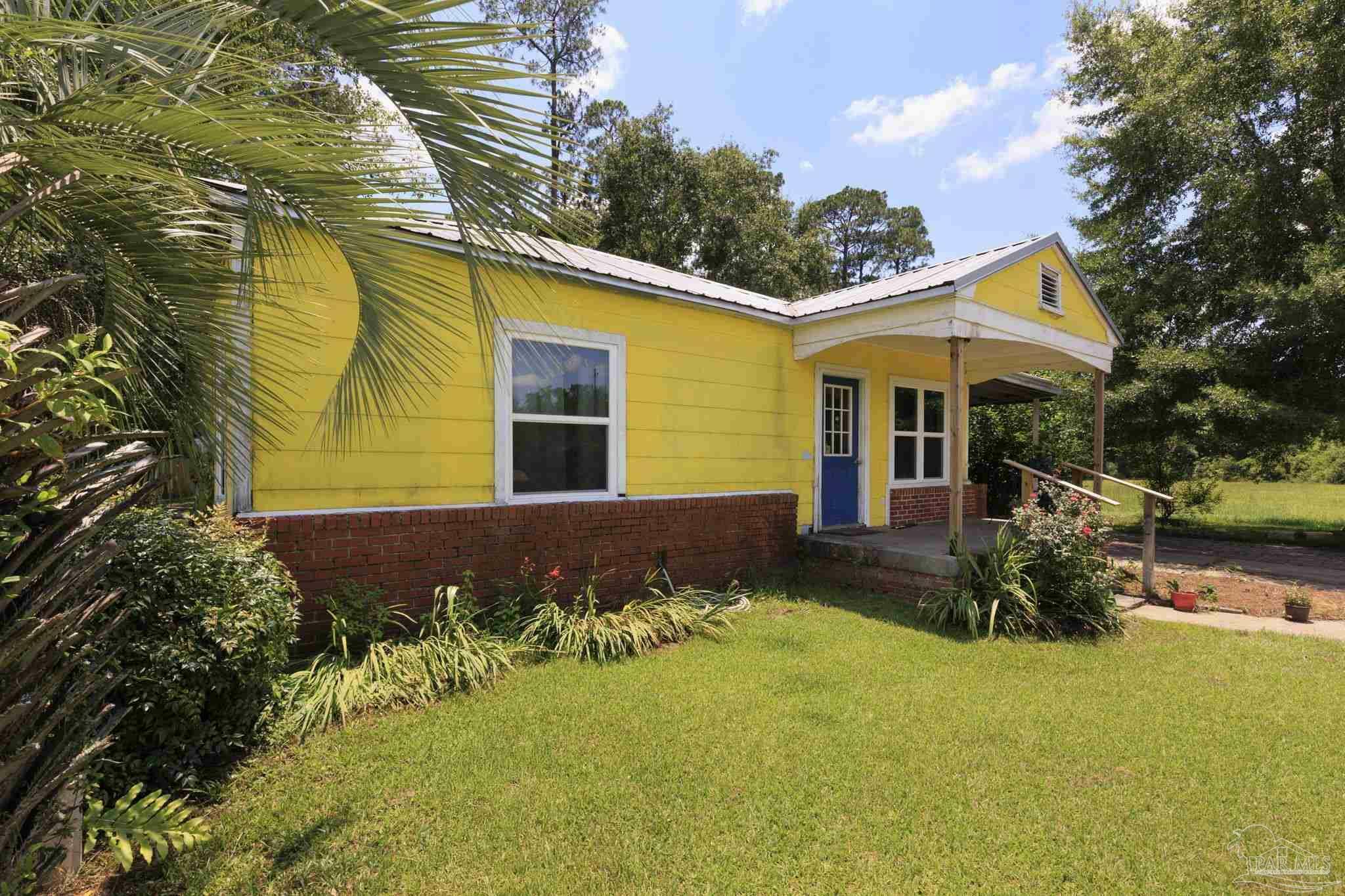 Property Photo: 5109 Nimitz Rd FL 32583
