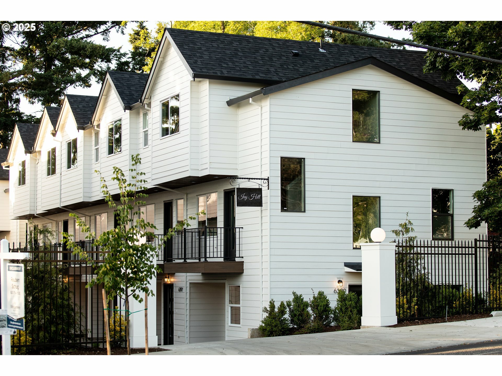 Property Photo: 1669 SE Sherrett St OR 97202