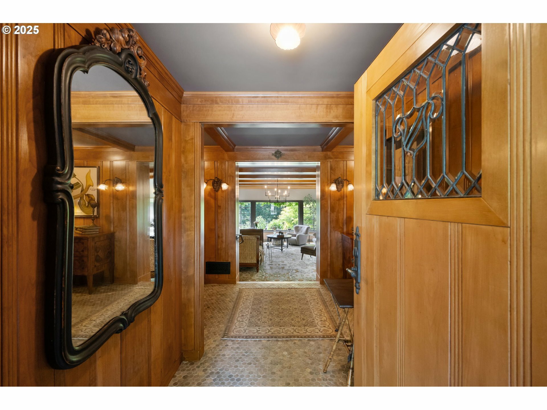 Property Photo: 4470 SW Greenleaf Dr OR 97221