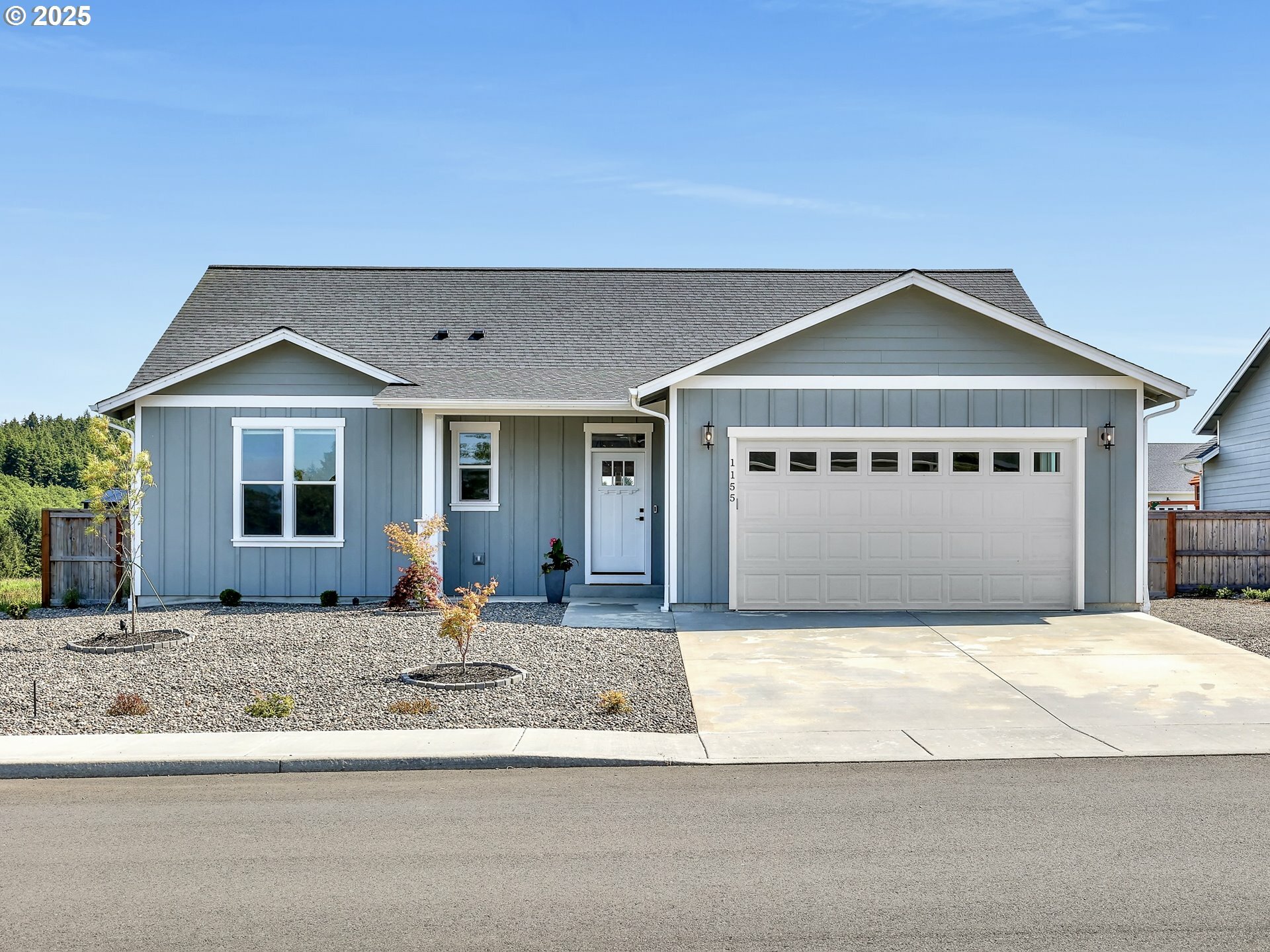 Property Photo: 1155 SE Bugle Ave OR 97146