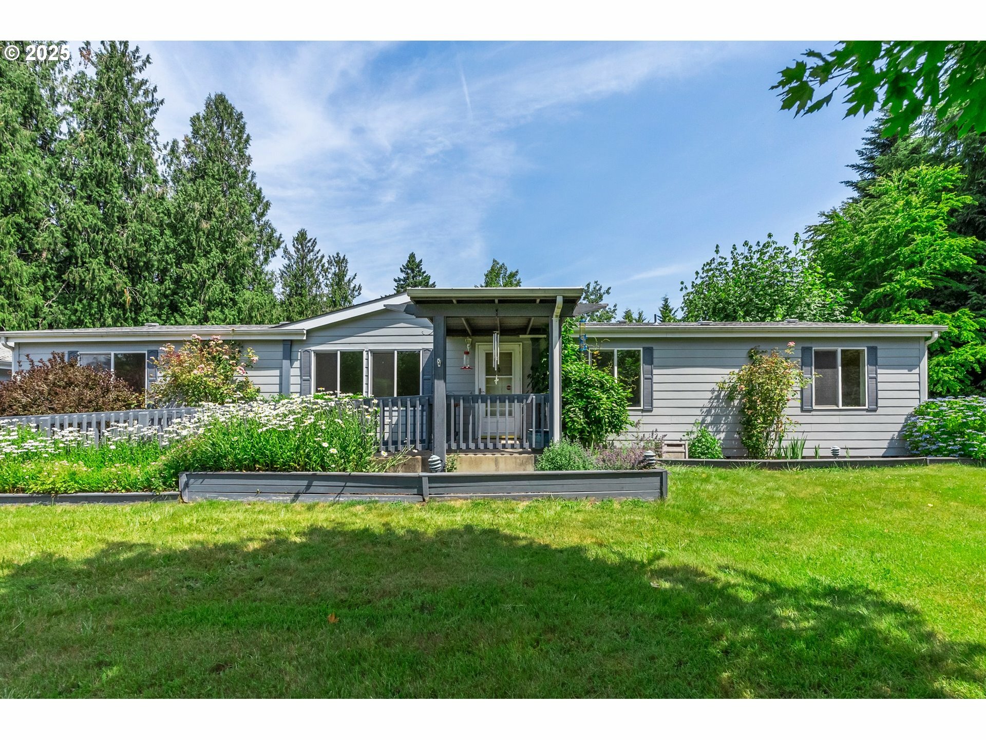 Property Photo: 41945 Holden Creek Ln OR 97478