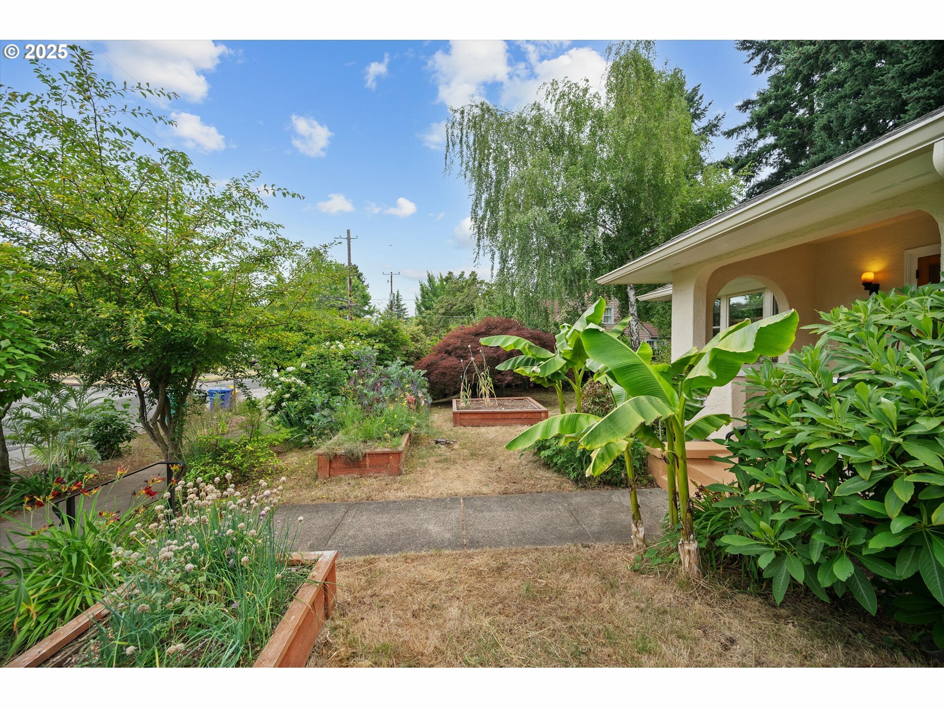 Property Photo:  3555 NE Shaver St  OR 97212 