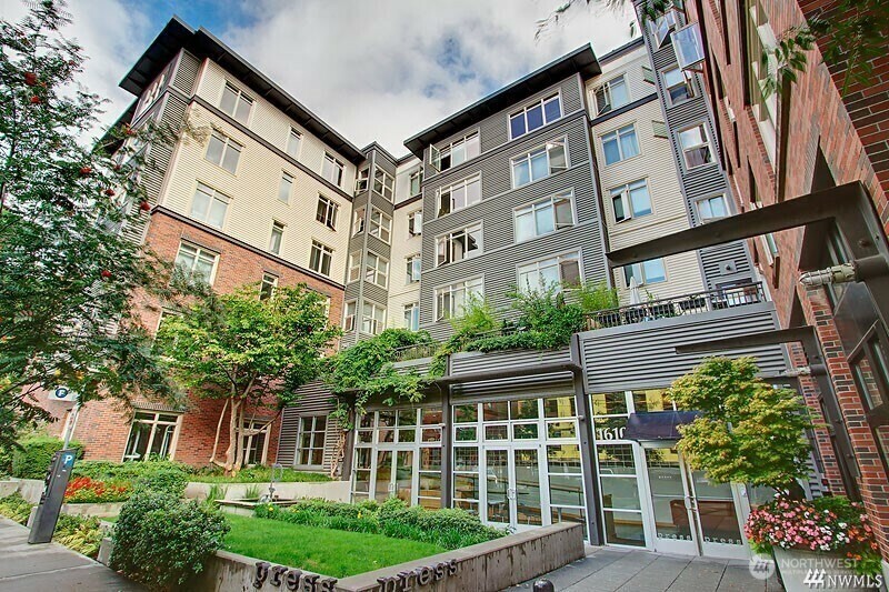 1610  Belmont Avenue 606  Seattle WA 98122 photo
