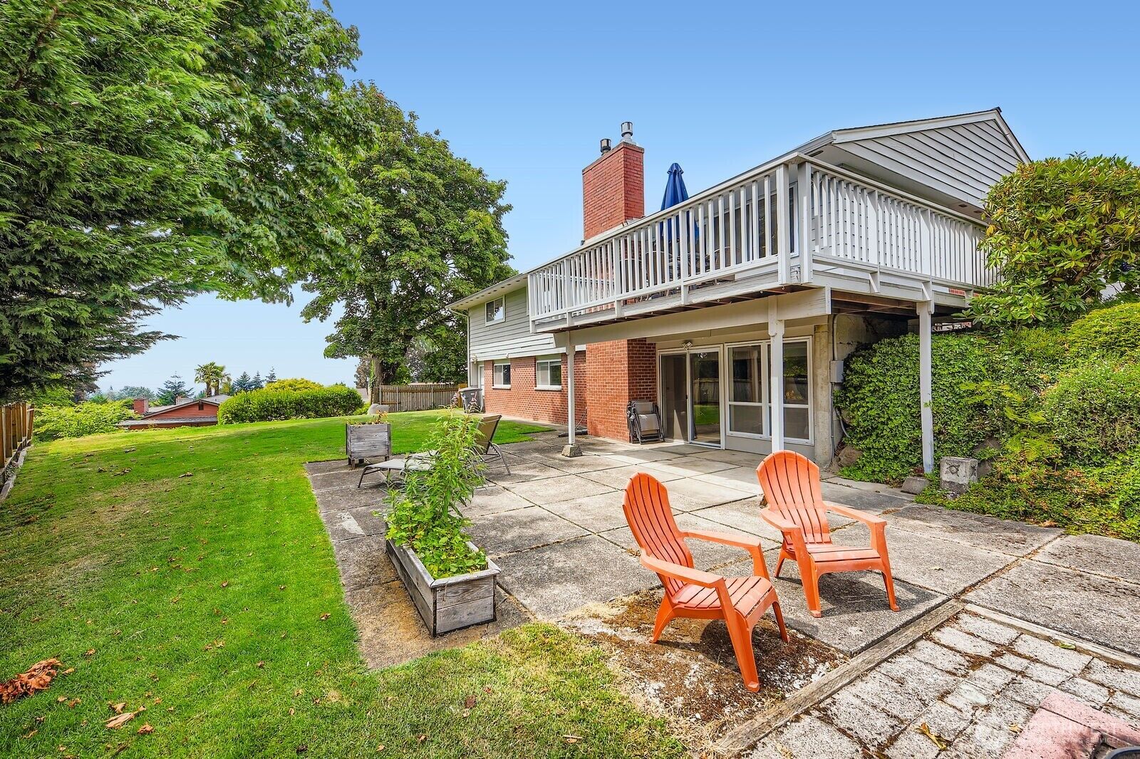 Property Photo: 1717 Lincoln Court SE WA 98055