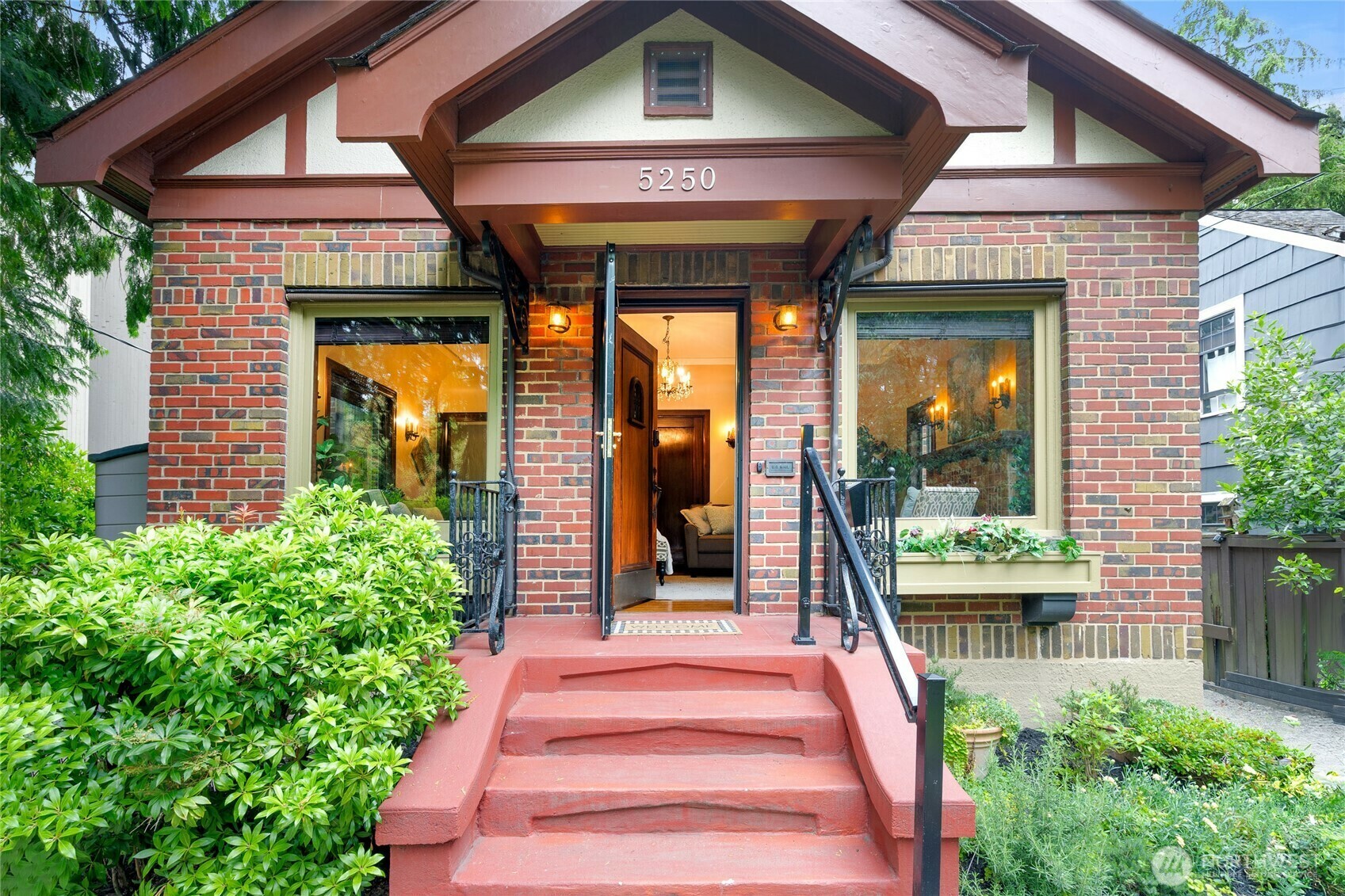 Property Photo: 5250 35th Avenue NE WA 98105